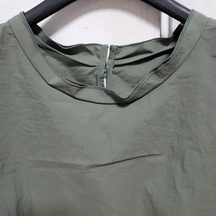 [BUNJANG] Mine Khaki Blouse Top Size 82 / 마인 블라우스 티 팔아요