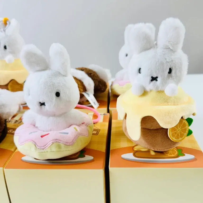 [BUNJANG] Sanrio My Melody Latte Bear &amp; Miffy Bakery Dessert Keyrings / 산리오 마이멜로디 라떼베어 + 미피 정품 푸드 베이커리 디저트 키링 두개