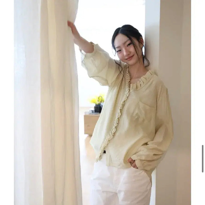 [BUNJANG] Demellie Curley Wrinkle Blouse Olive / 드멜리 컬리 링클 블라우스 올리브