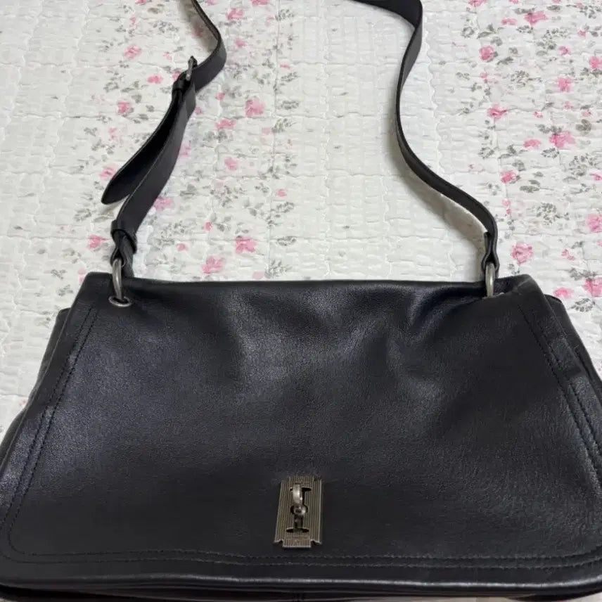 [BUNJANG] Vunque Perfect Tok About It Flap Shoulder Bag - Large / 분크 퍼펙 톡 어바웃 잇 플랩 숄더 라지