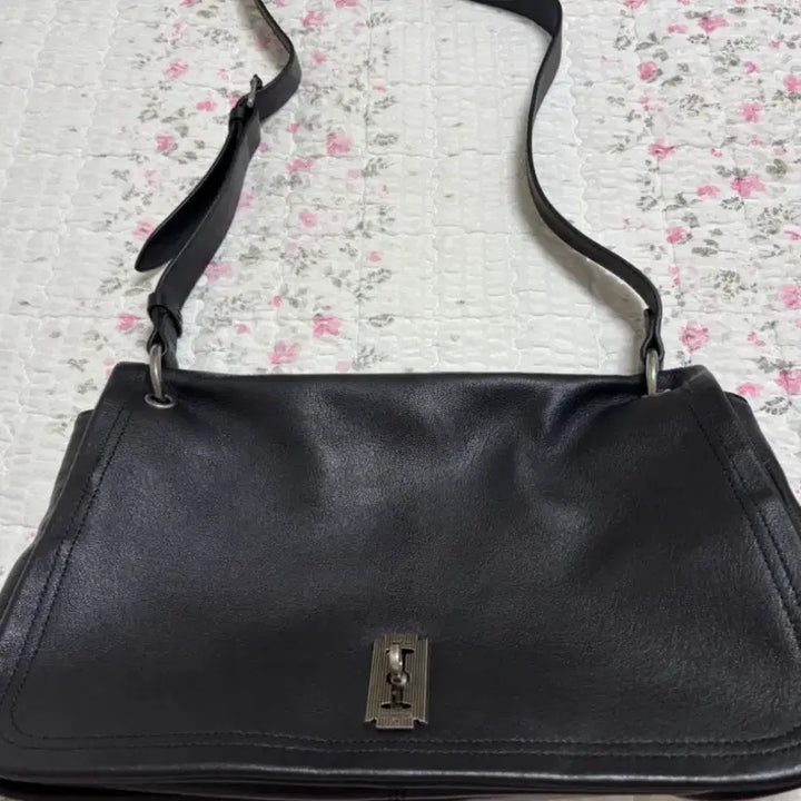 [BUNJANG] Vunque Perfect Tok About It Flap Shoulder Bag - Large / 분크 퍼펙 톡 어바웃 잇 플랩 숄더 라지