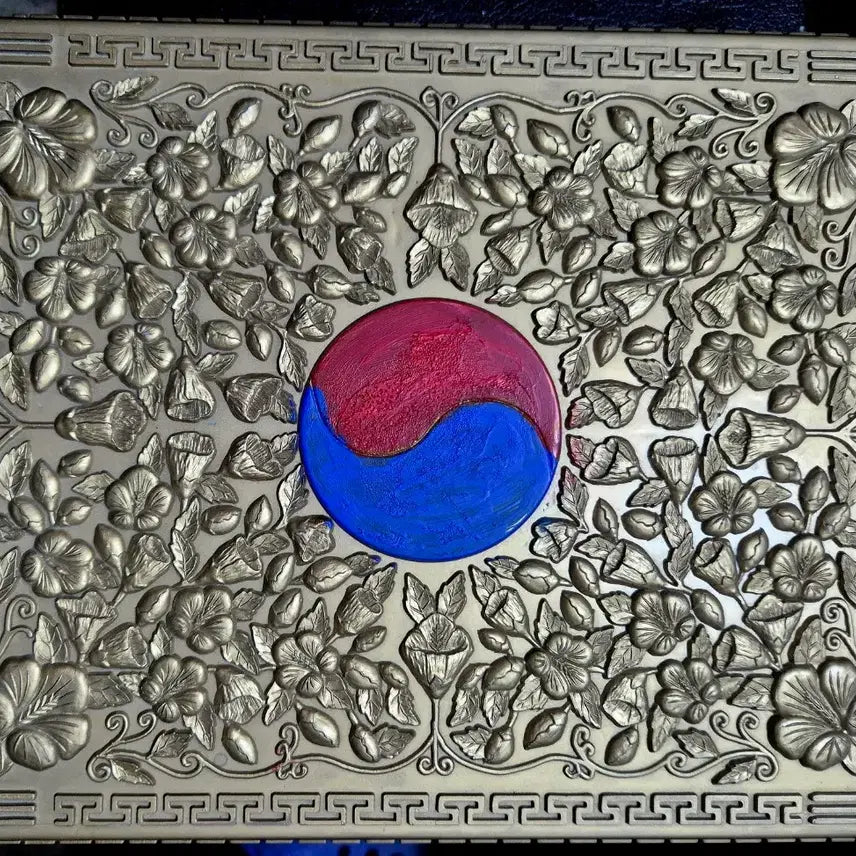 [BUNJANG] Korean Flag Display Case with 2 Vintage Taegeukgi Flags / 국기함 근대사 수집용 태극기2장