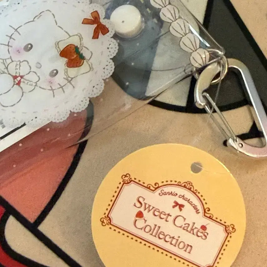 [BUNJANG] Sanrio Sweet Characters Kitty Carabiner Pouch / (정품)산리오 스위트 케이크 시리즈 키티 카라비너 파우치