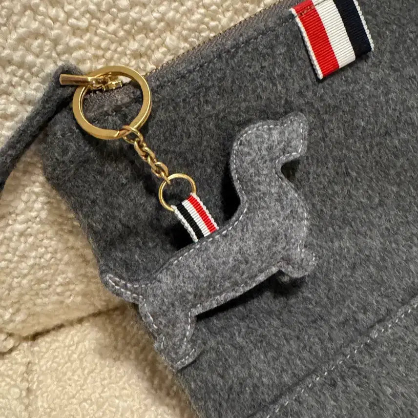 [BUNJANG] Thom Browne Seongsu Exclusive Pouch Small + Dachshund Keyring / 톰브라운 성수 한정 클러치 스몰 + 닥스훈트 키링