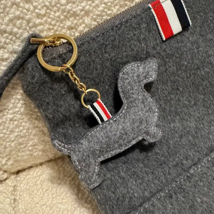 [BUNJANG] Thom Browne Seongsu Exclusive Pouch Small + Dachshund Keyring / 톰브라운 성수 한정 클러치 스몰 + 닥스훈트 키링