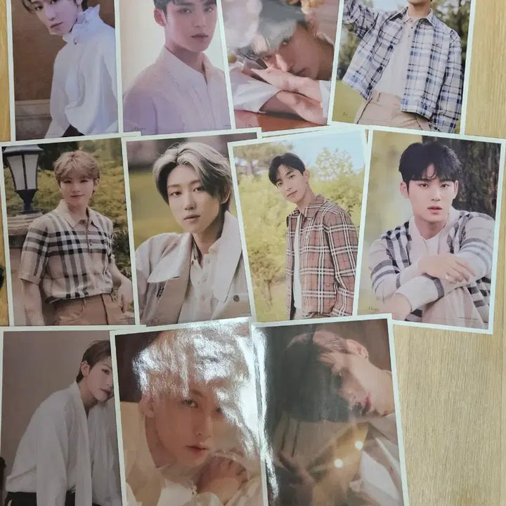 [BUNJANG] 세븐틴 소셜클럽 포토북 포스터 뱃지 일괄 / 세븐틴 소셜클럽 포토북 포스터 뱃지 일괄