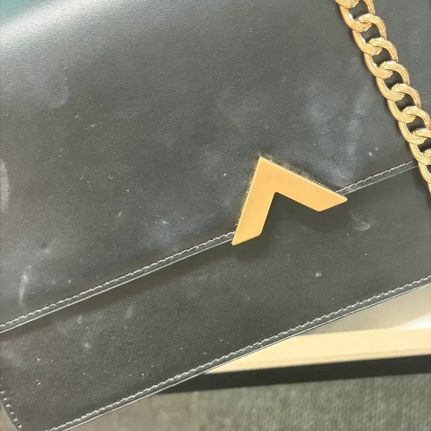 [BUNJANG] Velour Black Crossbody Bag with Chain Detail / 벨류엣 크로스백