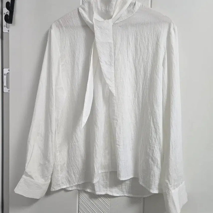 [BUNJANG] General Idea High-Neck Scarf Tie Blouse / 제너럴아이디어 하이넥 스카프 타이 블라우스