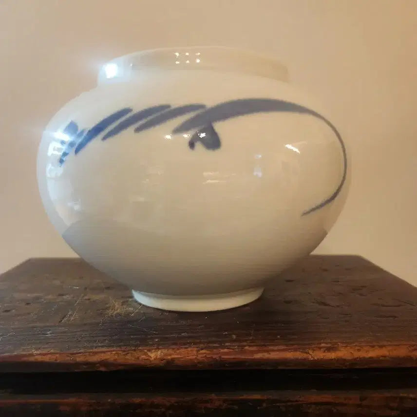 [BUNJANG] Hobong Jang Songmo Blue and White Porcelain Small Tea Pot / 무형문화재 호봉 장송모 작 청화백자 초화문 소호,차호