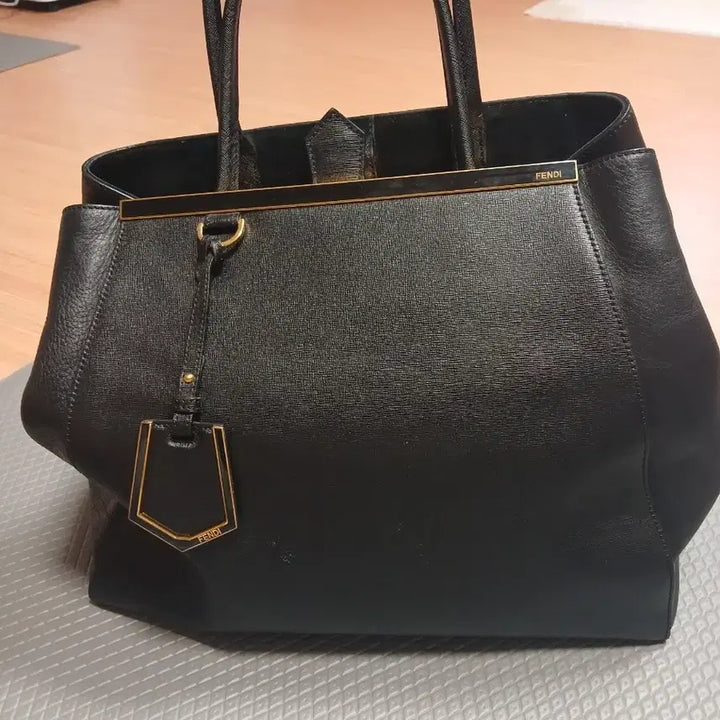 [SOLD OUT] 펜디 블랙 가죽 토트백 라지사이즈