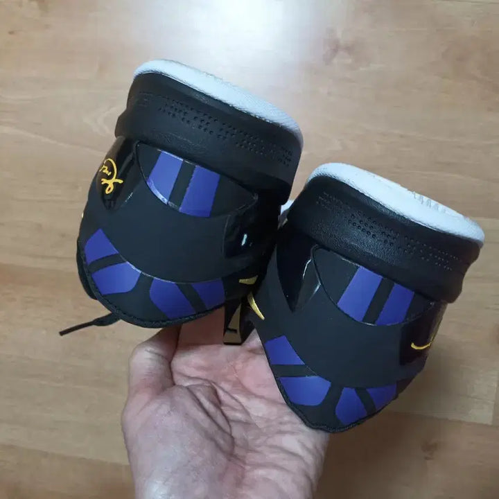 [SOLD OUT] 나이키 코비 8 프로트로 블랙 앤 골드 280