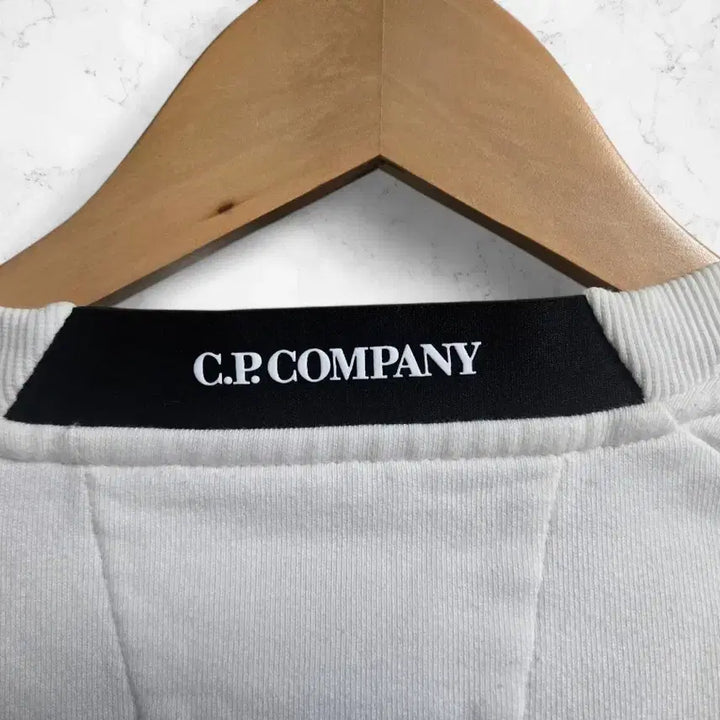 [BUNJANG] C.P. Company Lens Crewneck Sweatshirt - Goggle Detail / C.P. Company 렌즈 맨투맨 / 고글 디테일 / 정품 / 인기모델