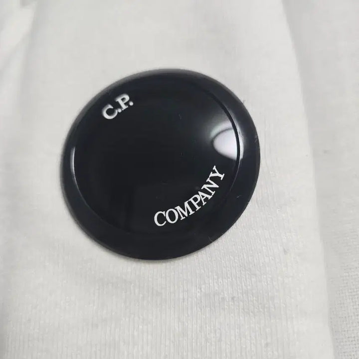 [BUNJANG] C.P. Company Lens Crewneck Sweatshirt - Goggle Detail / C.P. Company 렌즈 맨투맨 / 고글 디테일 / 정품 / 인기모델