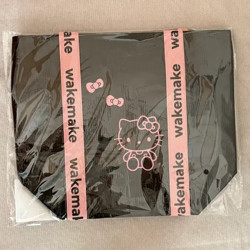 [BUNJANG] WAKEMAKE Hello Kitty Tarpaulin Bag / 웨이크메이크 헬로키티 타포린백(새상품)