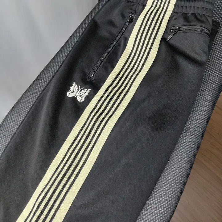 [BUNJANG] Needles Narrow Fit Track Pants Black/Cream S / 니들스 트랙팬츠 네로우핏 블랙/크림 s