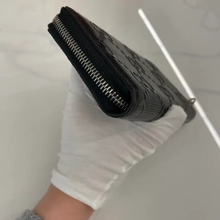[BUNJANG] Gucci GG Embossing Zip Around Wallet / 구찌 GG 엠보싱 지퍼장지갑