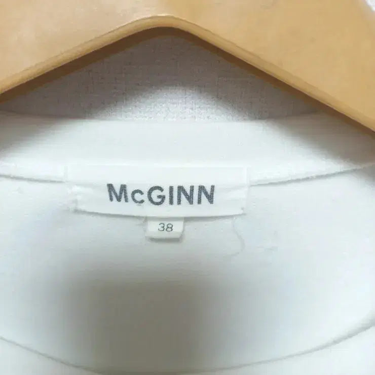 [BUNJANG] McGINN 펀칭 소매 티셔츠 / McGINN 펀칭 소매 티셔츠