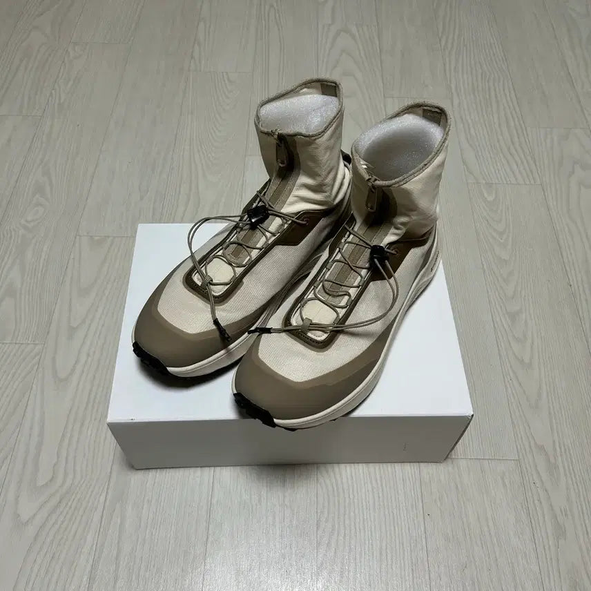 [BUNJANG] Descente Shift Trail Beige Sneakers / [270] youth 유스 데상트 쉬프트트레일 베이지