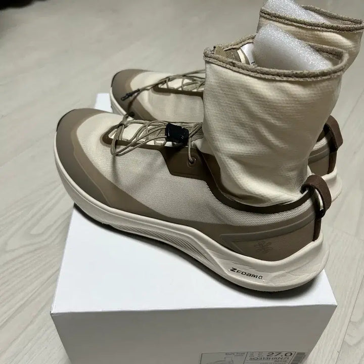 [BUNJANG] Descente Shift Trail Beige Sneakers / [270] youth 유스 데상트 쉬프트트레일 베이지
