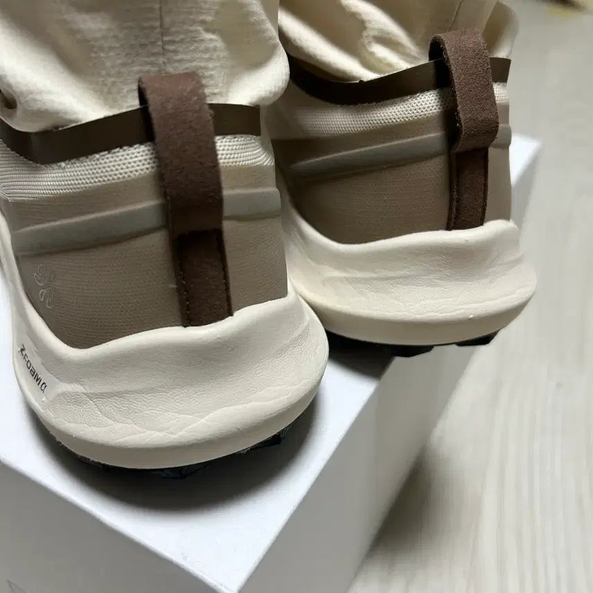 [BUNJANG] Descente Shift Trail Beige Sneakers / [270] youth 유스 데상트 쉬프트트레일 베이지