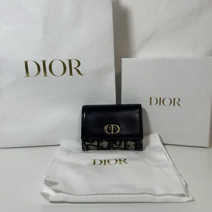 [BUNJANG] Dior Montaigne Veronia Bifold Wallet / 디올 몽테인 베로니아 반지갑 (OS)