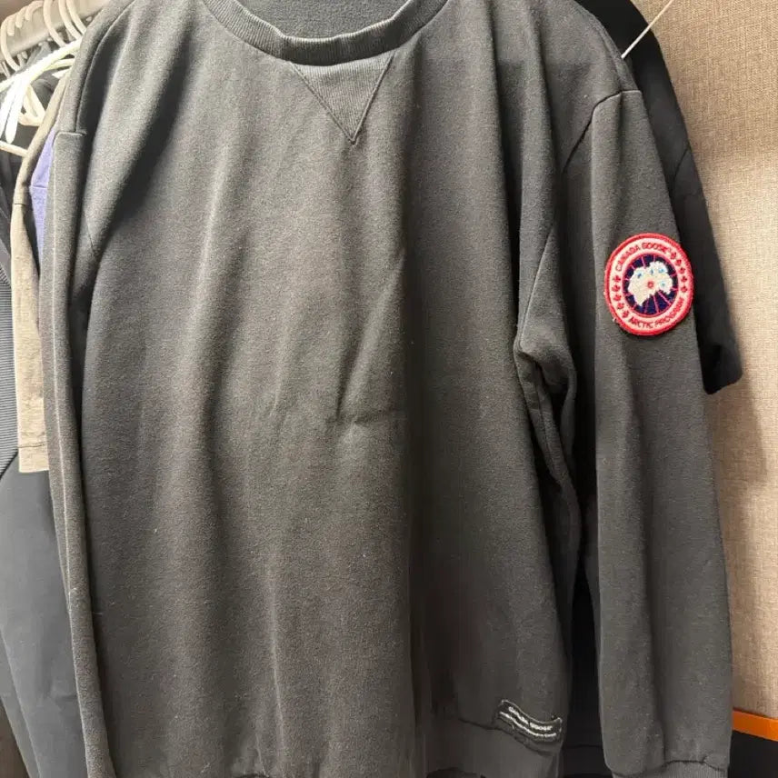 [BUNJANG] Canada Goose Sweatshirt / 캐나다구스 맨투맨