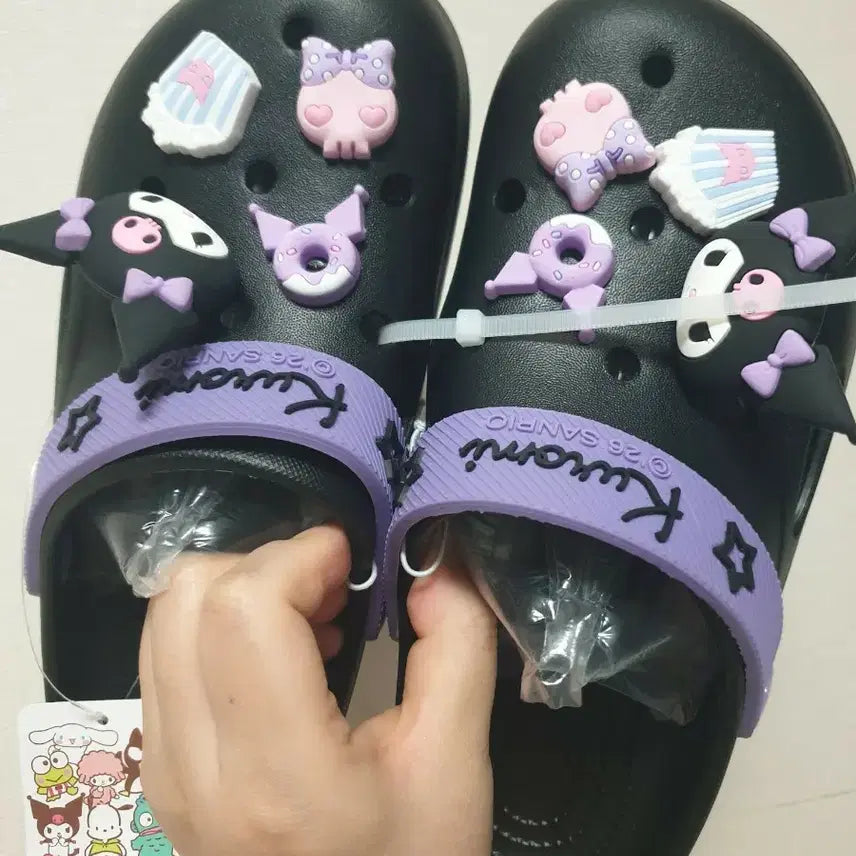 [SOLD OUT] 240 쿠로미 지비츠 크록스 팝니다