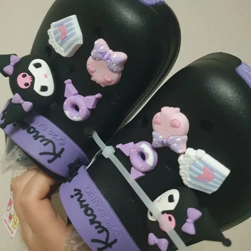 [SOLD OUT] 240 쿠로미 지비츠 크록스 팝니다