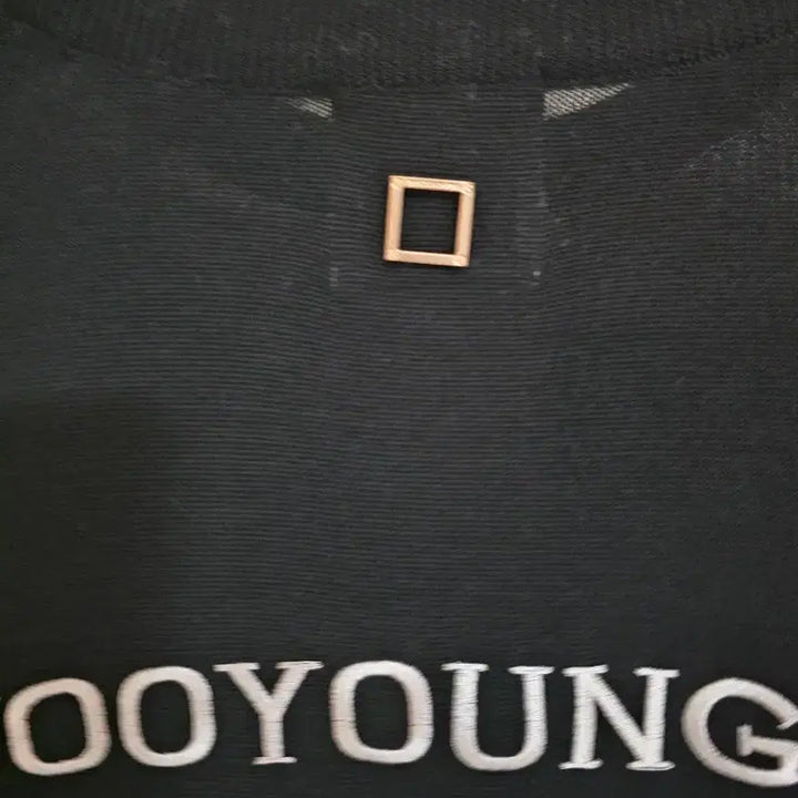 [SOLD OUT] 우영미 자수 절개 니트 50