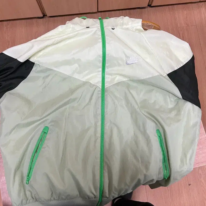 [BUNJANG] Nike NSW Windrunner Green Hooded Jacket / 나이키 NSW 윈드러너 그린 바람막이 후드자켓 택포