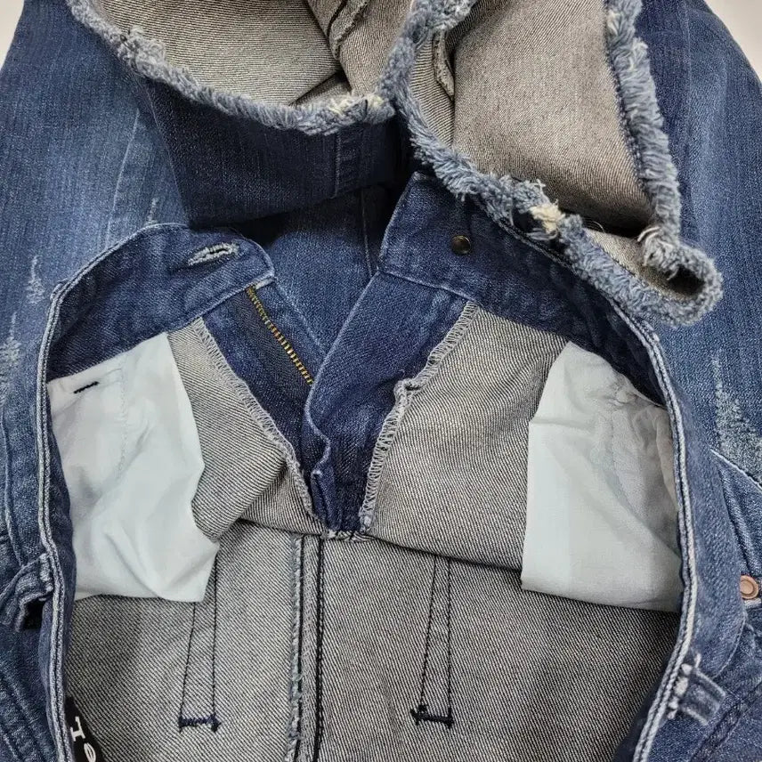 [BUNJANG] V+eL Artist Lettering Cutting Jeans / 보브 V+eL 아티스트 레트링 컷팅 청바지 / 여 55 (64-94)