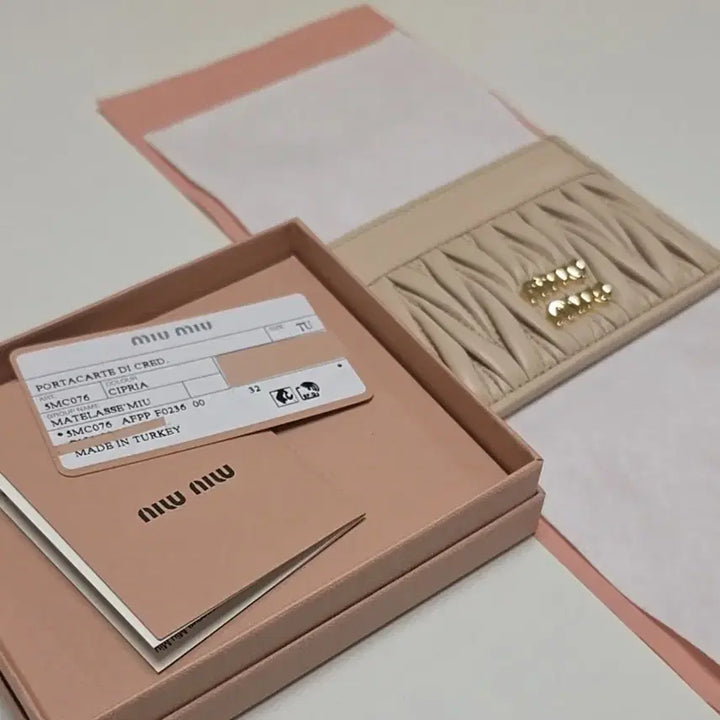 [BUNJANG] Miu Miu Matelassé Card Wallet Powder Pink / 미우미우 마테라쎄 카드지갑 파우더핑크 새상품