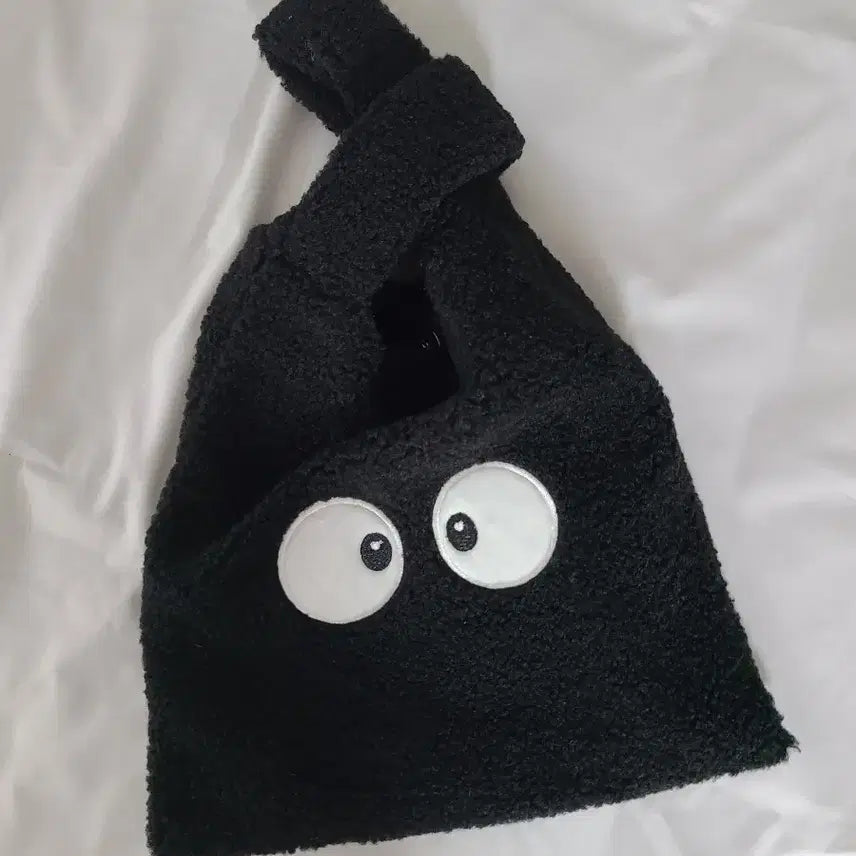 [SOLD OUT] 눈알 자수 블랙 뽀글이 토트백