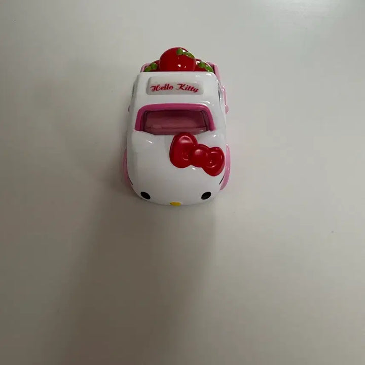 [BUNJANG] Hello Kitty Tomica Toy Car / 헬로키티 토미카
