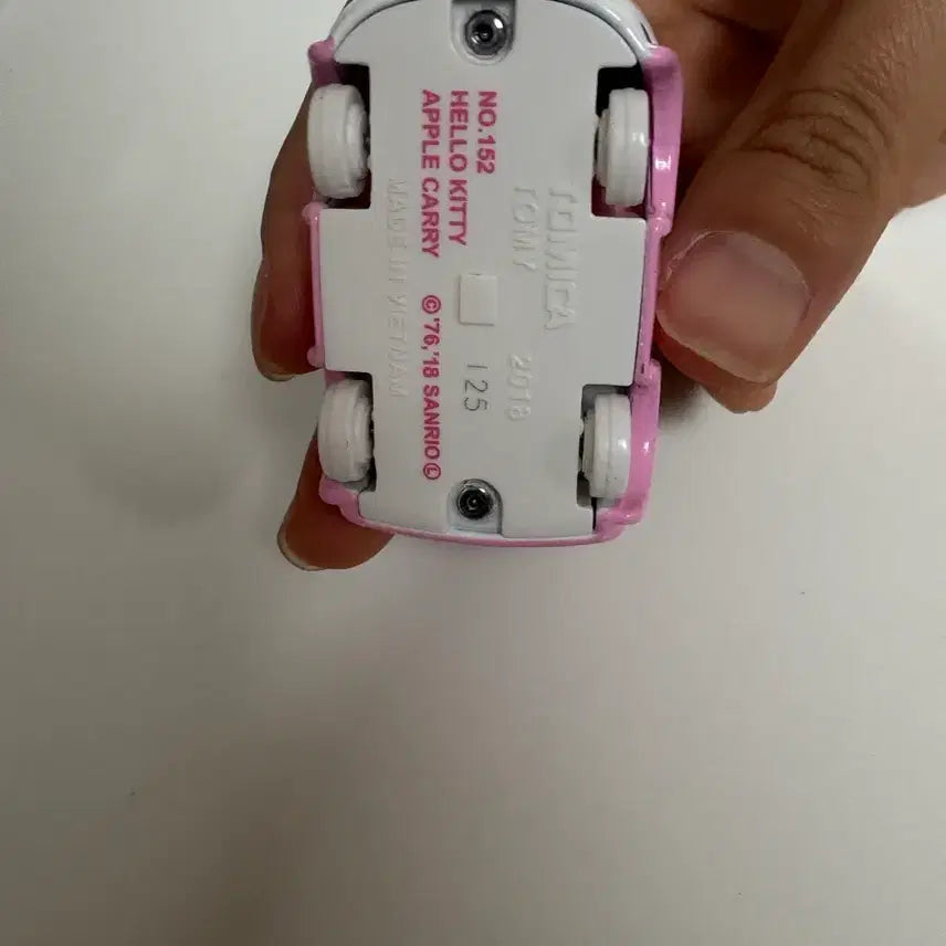 [BUNJANG] Hello Kitty Tomica Toy Car / 헬로키티 토미카