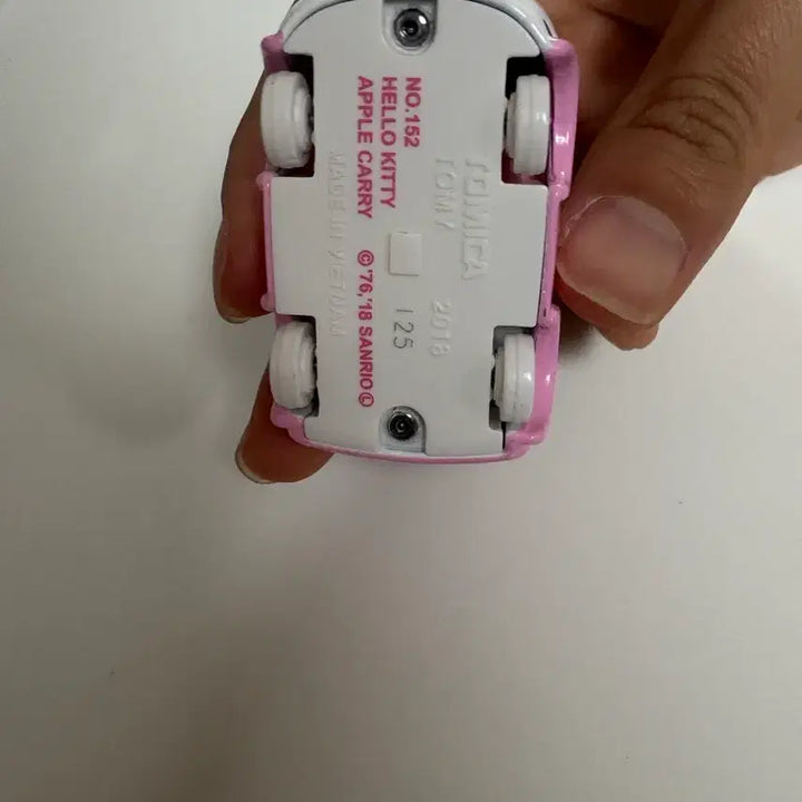 [BUNJANG] Hello Kitty Tomica Toy Car / 헬로키티 토미카