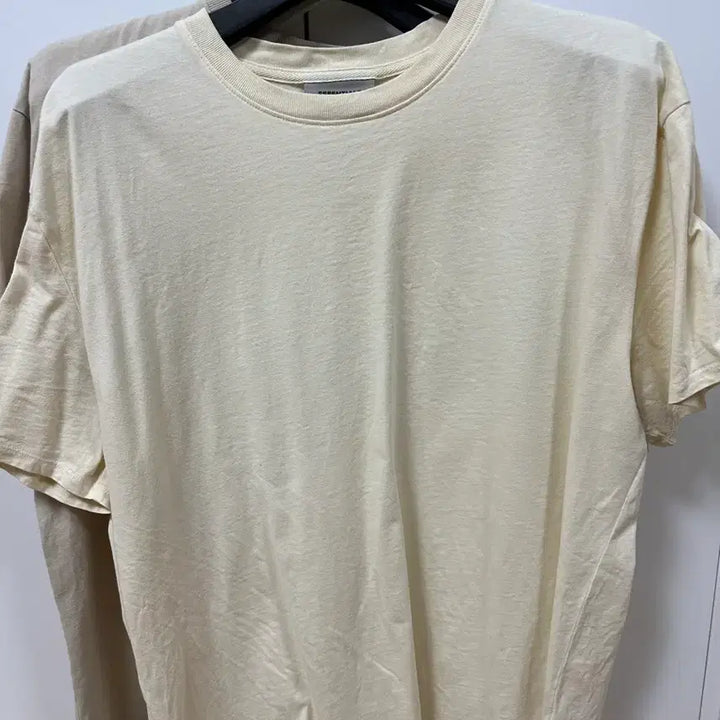 [BUNJANG] Essential Short Sleeve Cream Logo T-Shirt / 에센셜 반팔 크림색 백로고