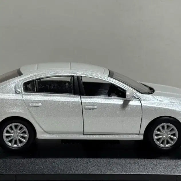 [BUNJANG] Renault Samsung SM5 White Miniature Car / 르노 삼성 SM5 화이트