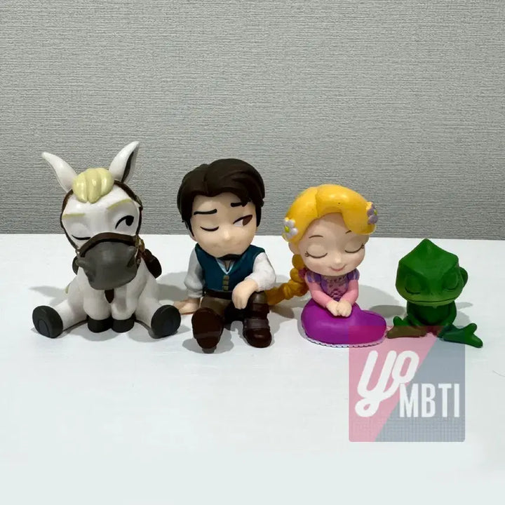 [BUNJANG] Disney Tangled Princess Rapunzel 4-Piece Capsule Toy Set / [정품 새것] 디즈니 라푼젤 4종 세트 : 캡슐토이 가챠