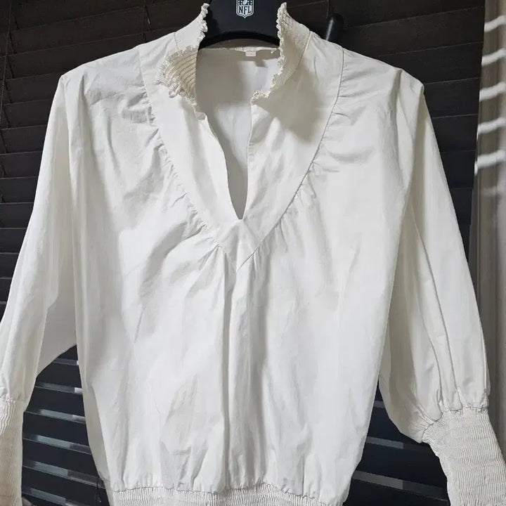 [BUNJANG] Maje White Neck Shirring Blouse / 마쥬 화이트 넥 셔링 블라우스