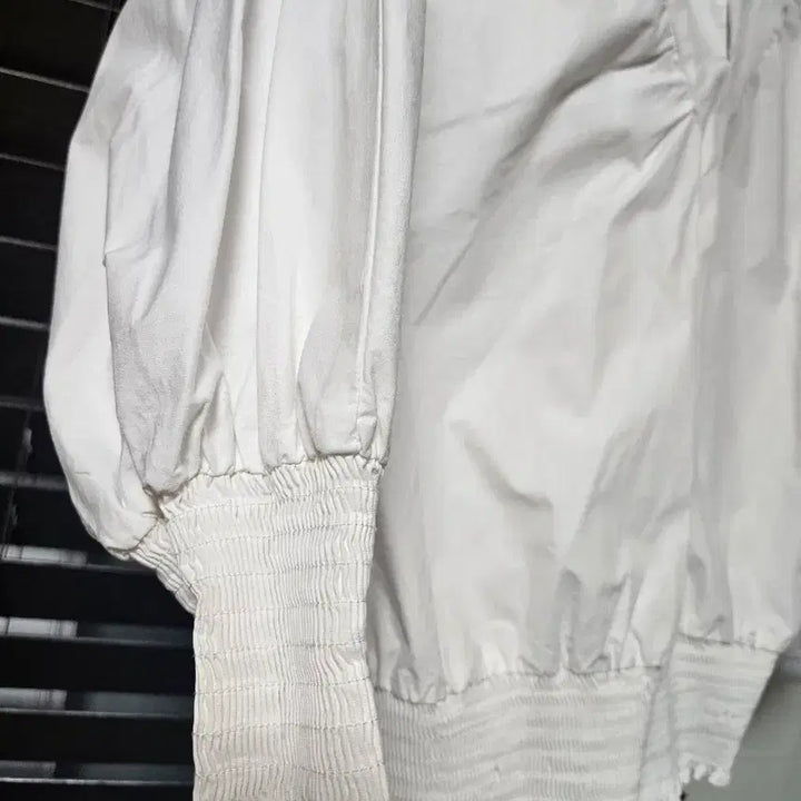 [BUNJANG] Maje White Neck Shirring Blouse / 마쥬 화이트 넥 셔링 블라우스