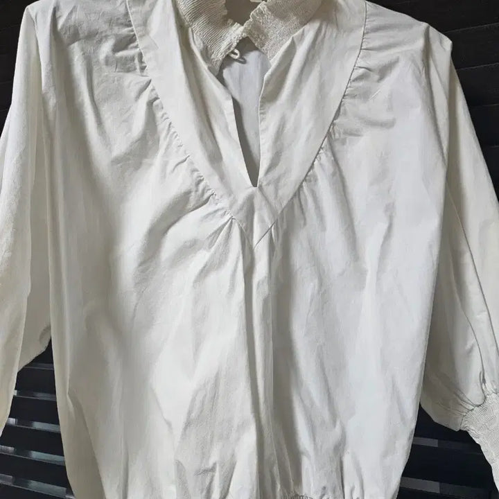 [BUNJANG] Maje White Neck Shirring Blouse / 마쥬 화이트 넥 셔링 블라우스