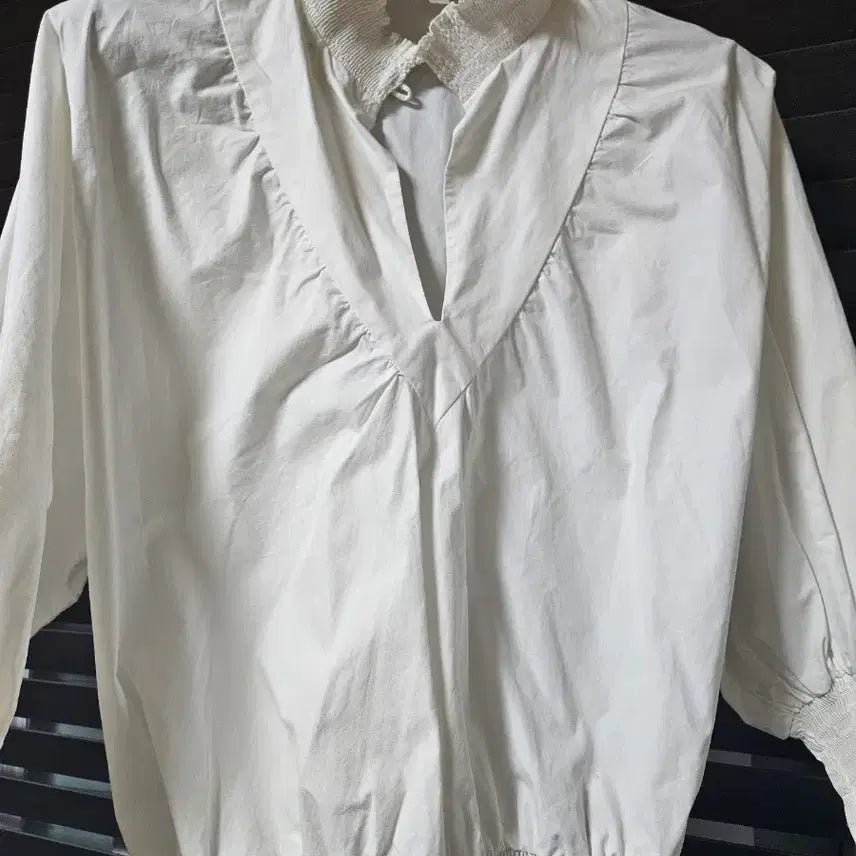 [BUNJANG] Maje White Neck Shirring Blouse / 마쥬 화이트 넥 셔링 블라우스