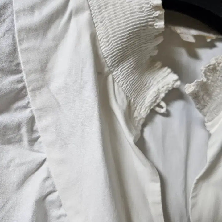 [BUNJANG] Maje White Neck Shirring Blouse / 마쥬 화이트 넥 셔링 블라우스