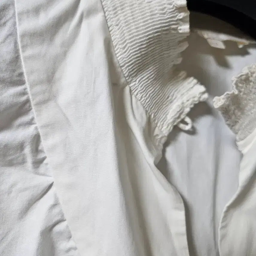 [BUNJANG] Maje White Neck Shirring Blouse / 마쥬 화이트 넥 셔링 블라우스
