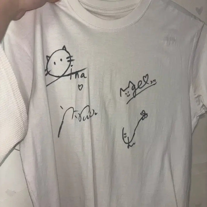 [BUNJANG] QWER Signed T-shirt / QWER 친필사인 티셔츠