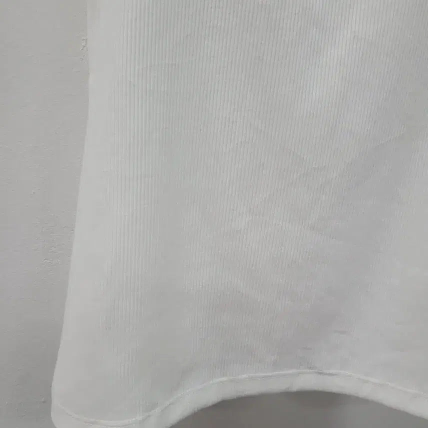 [BUNJANG] GU White Ribbed Sleeveless Crop Top with Built-in Bra Cups / 새상품) gu 나시 슬리브리스 브라캡