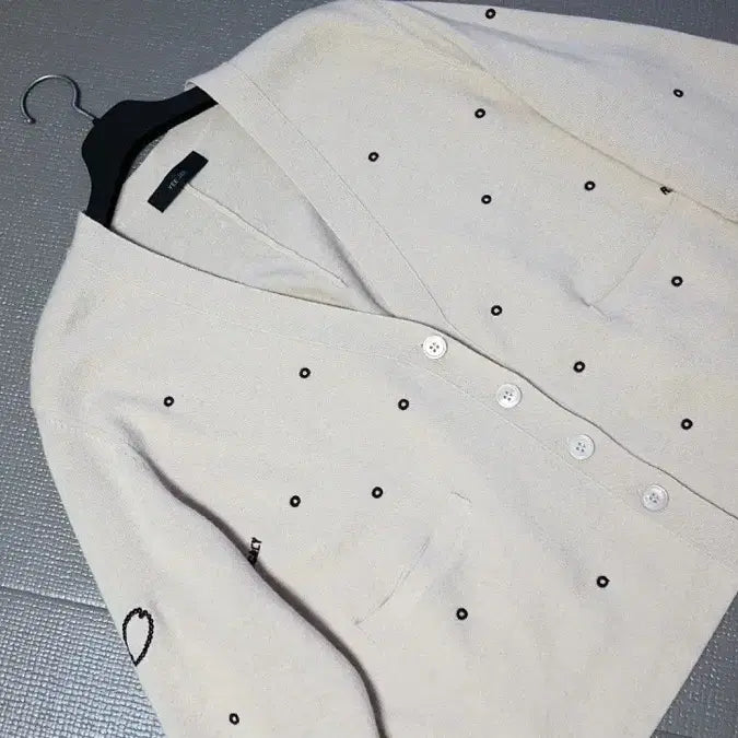 [BUNJANG] YEE JEE Beige Embroidered Cardigan / YEE JEE 베이지 자수 가디건