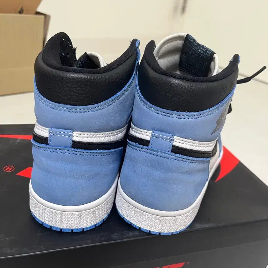 [BUNJANG] Jordan 1 Retro High OG University Blue Sneakers 270 / 조던 1 레트로 하이 OG 유니버시티 블루 270
