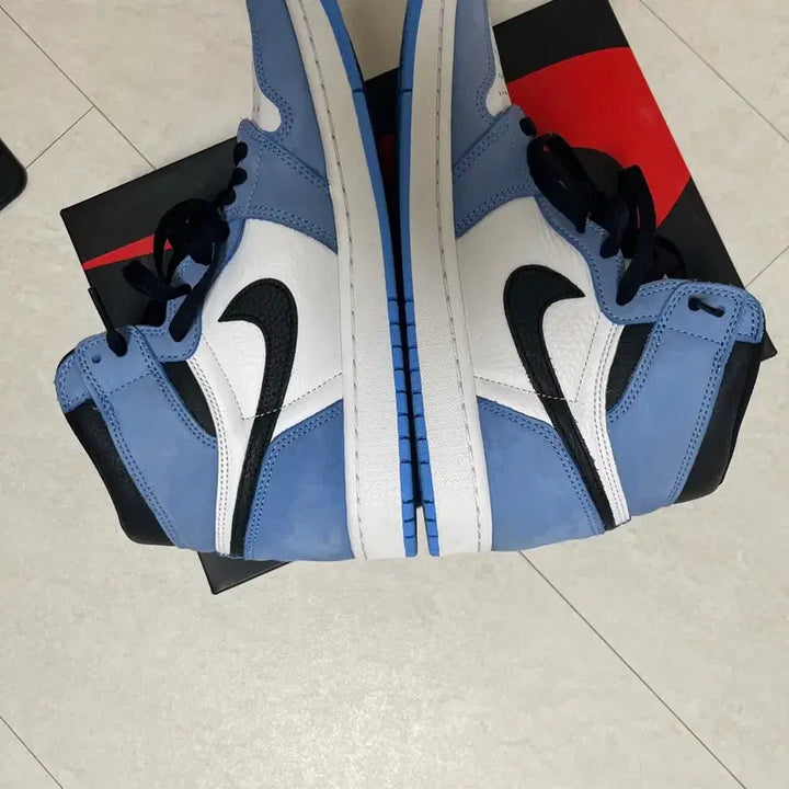 [BUNJANG] Jordan 1 Retro High OG University Blue Sneakers 270 / 조던 1 레트로 하이 OG 유니버시티 블루 270